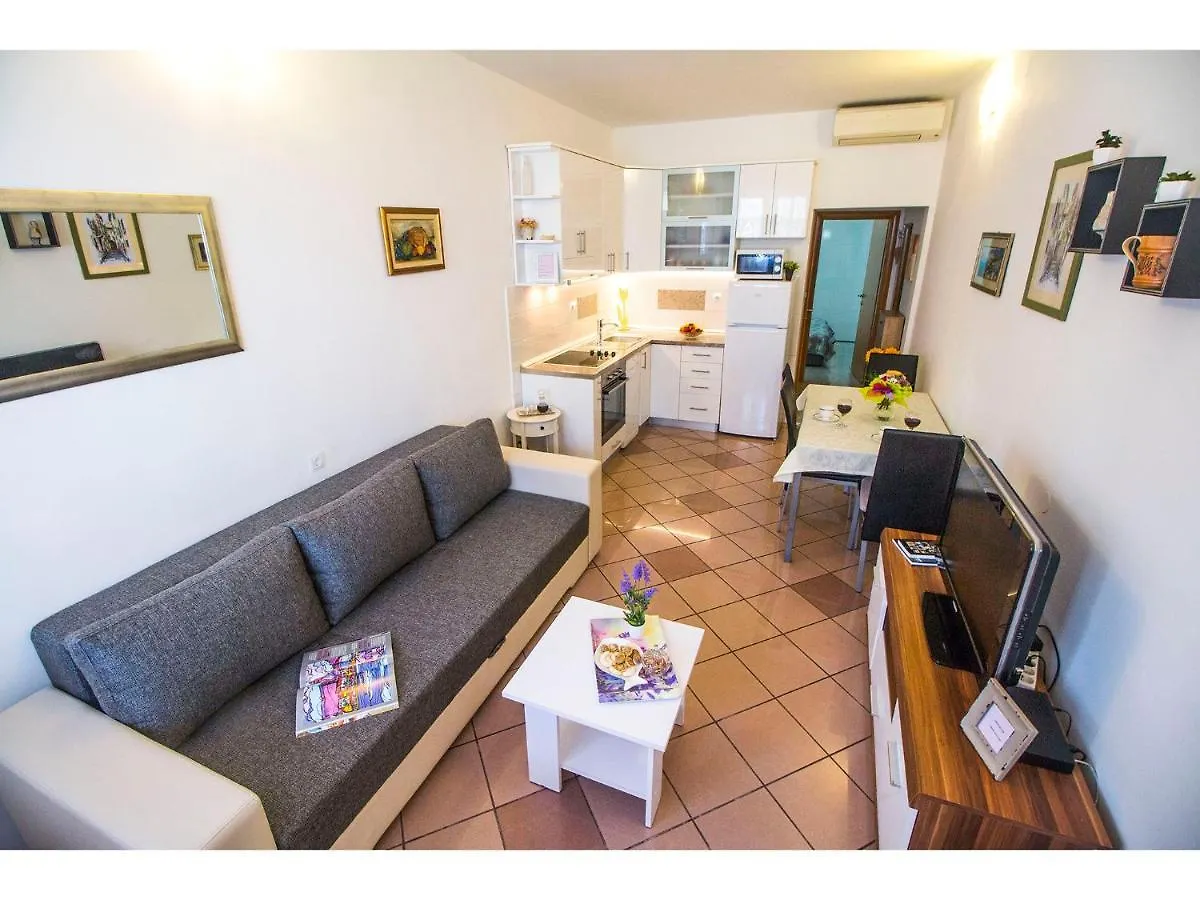 Cozy And Nice Apartment Split 0*,